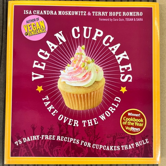 Vegan Cupcakes Take Over the World Cookbook - Picture 1 of 2